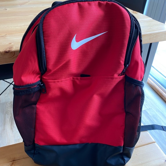 Nike Medium Brasilia red and black backpack